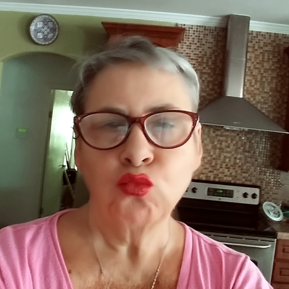 Meet your Posher, Kelly - Picture 2 of 2